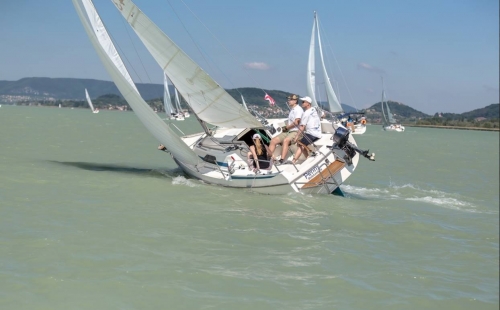 Elrajtolt a BAHART Regatta idei első versenye Badacsonyban